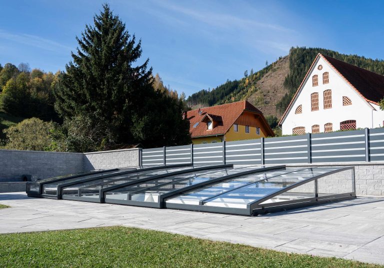 Flache Poolüberdachung Avantgarde, geschlossen