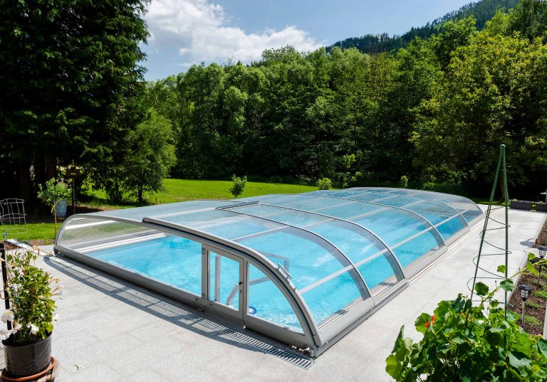 Poolüberdachung Panorama mit Laufschienen