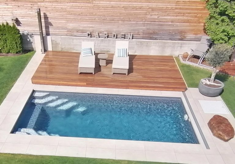 Platzsparende Poolüberdachung Terazza von Pool Partner