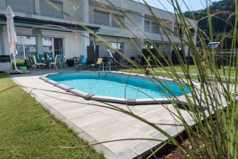 Stahlwandpool Silverline im kleinen Garten