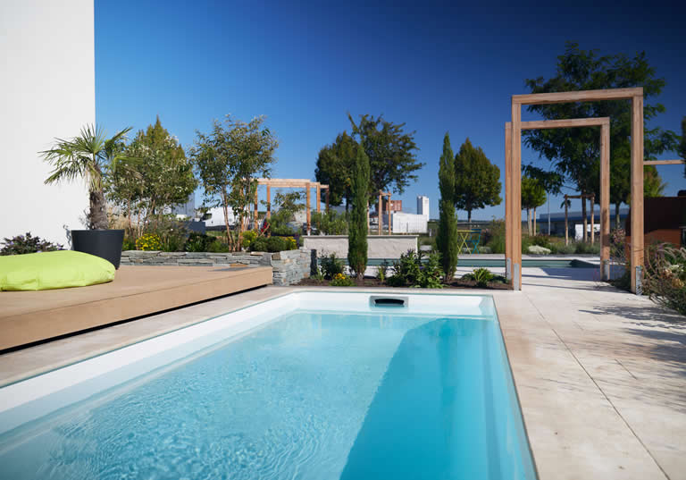 Pool Partner Wien Nord - Gartenraum Pool mit schöner Liegefläche